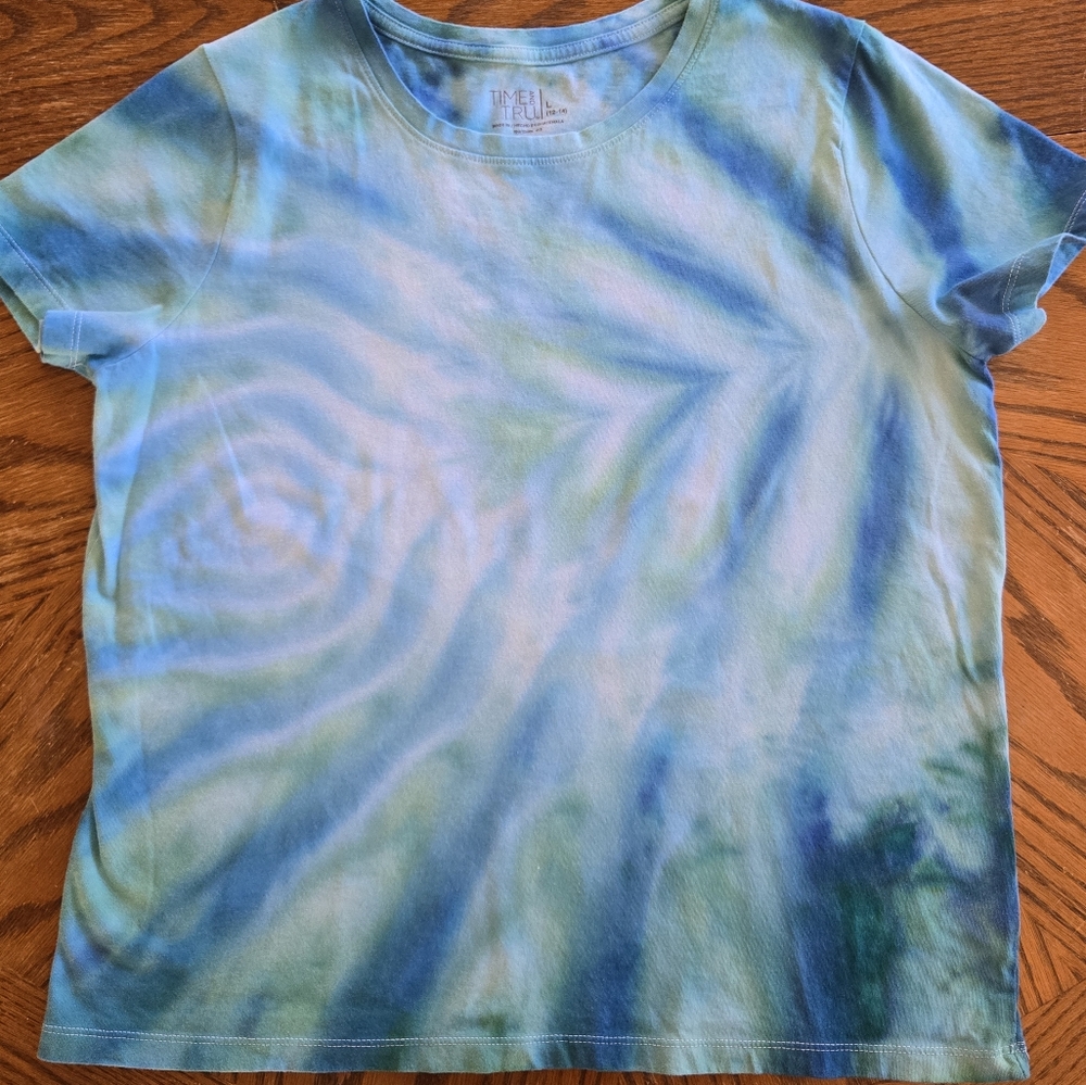 Green and Blue Women's Tie-Dye Short Sleeve Tee